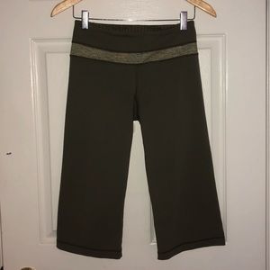 mid-rise Lululemon capri pants